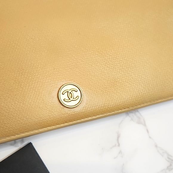 CHANEL Vintage Tan Long Wallet - Picture 2 of 16